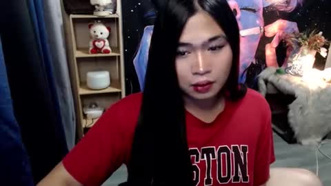 Mikka online show from November 2025 06:37:02 PM