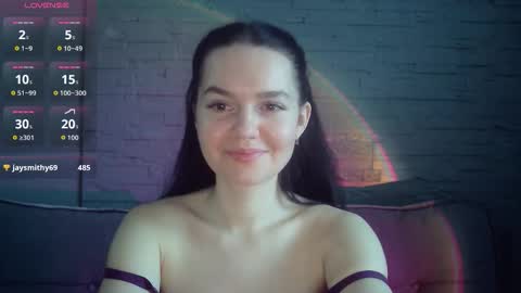 Snapshot of queenofmodels chatting on February 2026 06:22:01 AM QueenOfModels online show from February 2026 06:22:01 AM