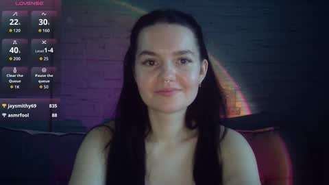 Snapshot of queenofmodels chatting on February 2026 06:40:02 AM QueenOfModels online show from February 2026 06:40:02 AM