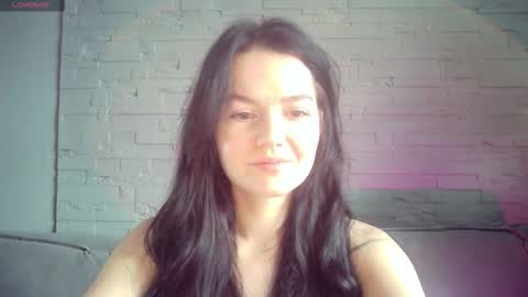 Snapshot of queenofmodels chatting on February 2026 04:52:01 AM QueenOfModels online show from February 2026 04:52:01 AM