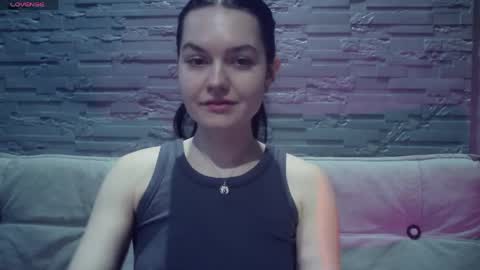 Snapshot of queenofmodels chatting on April 2026 05:32:01 PM QueenOfModels online show from April 2026 05:32:01 PM