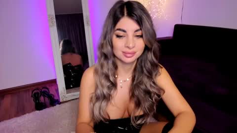 Queennofyuredreams online show from May 2026 11:53:01 PM