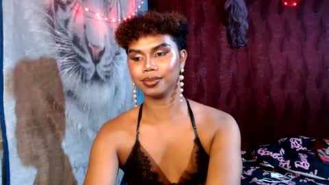 queenpinayebony_xx online show from June 2026 11:57:01 AM