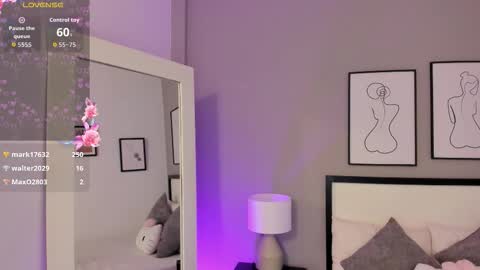 Snapshot of queenrose___ chatting on January 2026 07:11:01 PM Queen Rose online show from January 2026 07:11:01 PM