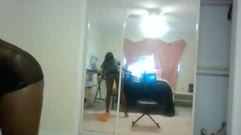 Snapshot of queensandyyy chatting on December 2025 07:12:02 PM queensandyyy online show from December 2025 07:12:02 PM