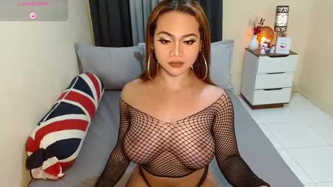 Snapshot of queenversa69 chatting on December 2024 02:33:02 AM DANA online show from December 2024 02:33:02 AM
