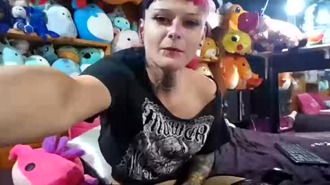Snapshot of queer_burrito chatting on October 2025 08:19:01 PM Sky Burrito online show from October 2025 08:19:01 PM