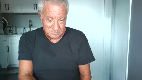 Snapshot of quest_one chatting on October 2025 12:25:02 AM Jim online show from October 2025 12:25:02 AM