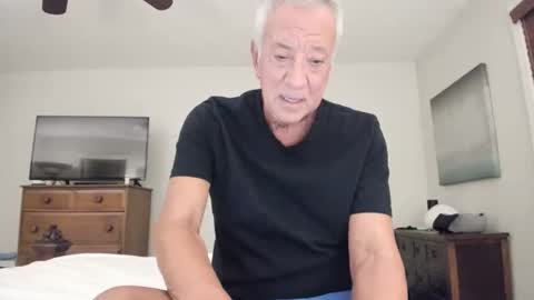 Snapshot of quest_one chatting on December 2025 12:51:01 AM Jim online show from December 2025 12:51:01 AM