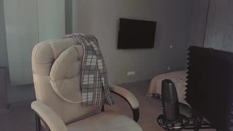Snapshot of quietluxury chatting on May 2026 12:11:01 PM quietluxury online show from May 2026 12:11:01 PM