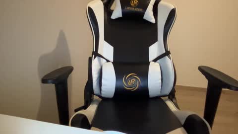 Snapshot of quinnyelena chatting on January 2025 08:13:02 PM Quinnyelena online show from January 2025 08:13:02 PM