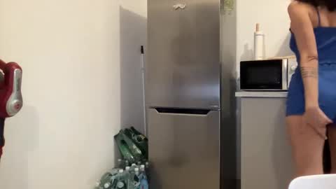 Snapshot of quinnyelena chatting on February 2025 03:38:01 PM Quinnyelena online show from February 2025 03:38:01 PM