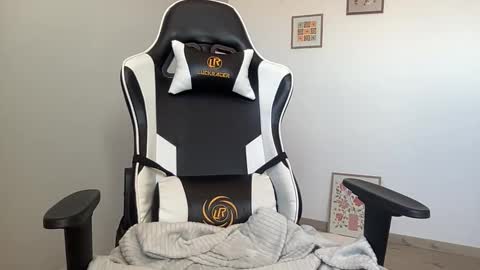 Snapshot of quinnyelena chatting on November 2025 10:59:01 AM Quinnyelena online show from November 2025 10:59:01 AM