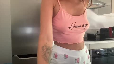 Snapshot of quinnyelena chatting on June 2026 09:58:01 AM Quinnyelena online show from June 2026 09:58:01 AM