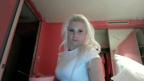 Snapshot of qv3ncrazy chatting on December 2024 09:05:02 AM CRAZYCRYSTALCRAYAZIONZ online show from December 2024 09:05:02 AM
