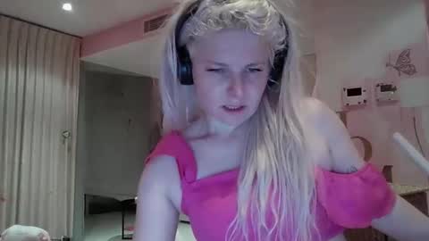 Snapshot of qv3ncrazy chatting on September 2025 10:48:02 AM CRAZYCRYSTALCRAYAZIONZ online show from September 2025 10:48:02 AM