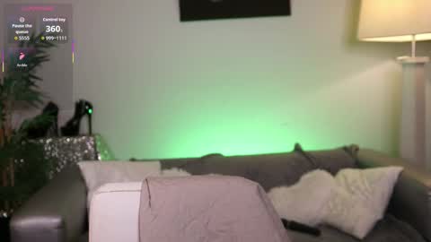 Nova Hollis online show from November 2025 02:44:02 AM