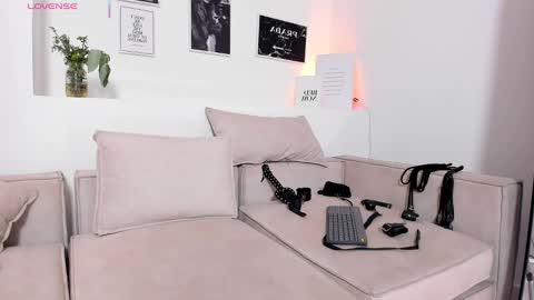 RACHEL ES online show from September 2025 05:29:02 AM