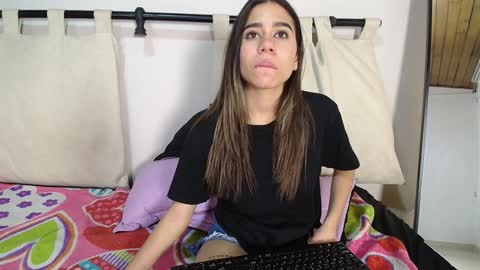Snapshot of rachell_criss chatting on February 2025 09:38:02 AM Rachell online show from February 2025 09:38:02 AM