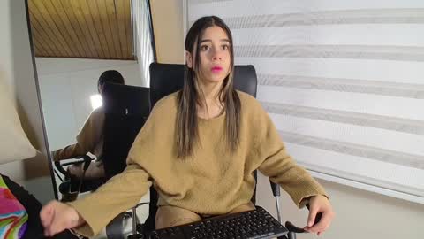 Snapshot of rachell_criss chatting on February 2025 03:34:02 AM Rachell online show from February 2025 03:34:02 AM