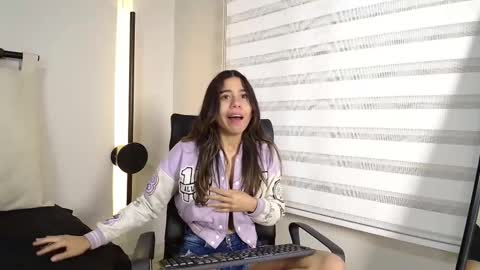 Snapshot of rachell_criss chatting on February 2025 09:59:02 AM Rachell online show from February 2025 09:59:02 AM
