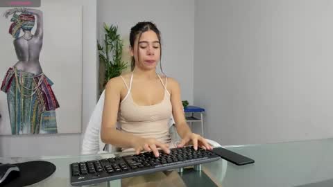 Snapshot of rachell_criss chatting on February 2025 04:04:01 AM Rachell online show from February 2025 04:04:01 AM