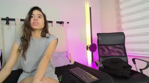 Snapshot of rachell_criss chatting on March 2025 10:24:02 AM Rachell online show from March 2025 10:24:02 AM