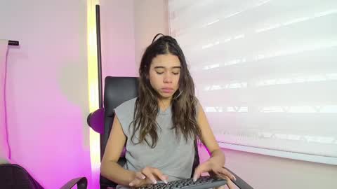 Snapshot of rachell_criss chatting on March 2025 01:29:01 PM Rachell online show from March 2025 01:29:01 PM