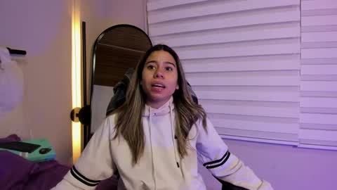 Snapshot of rachell_criss chatting on October 2025 05:15:01 AM Rachell online show from October 2025 05:15:01 AM