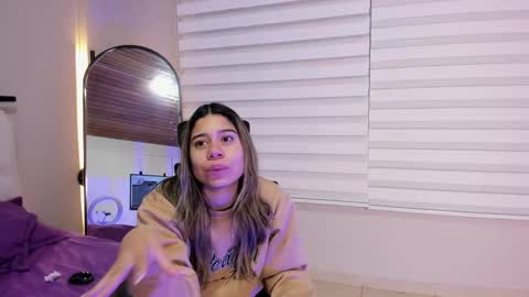 Snapshot of rachell_criss chatting on October 2025 04:32:01 AM Rachell online show from October 2025 04:32:01 AM