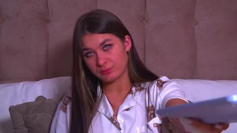 Snapshot of rachellsimpson chatting on January 2025 04:38:02 AM RachellSimpson online show from January 2025 04:38:02 AM