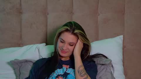 Snapshot of rachellsimpson chatting on March 2025 04:38:02 AM RachellSimpson online show from March 2025 04:38:02 AM