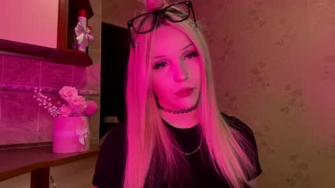 Snapshot of rachelvegax chatting on March 2026 06:46:02 PM Lily online show from March 2026 06:46:02 PM