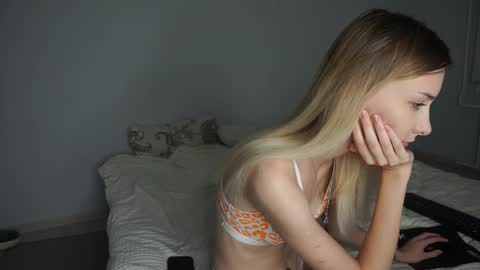 Snapshot of radioskvirt chatting on September 2025 03:26:01 PM Sara online show from September 2025 03:26:01 PM