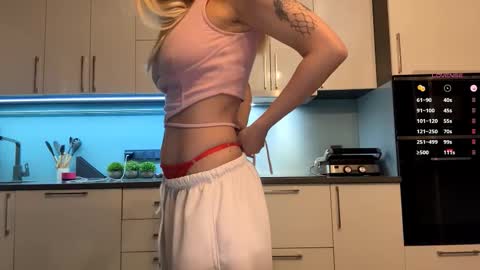 Snapshot of raeannschemmer chatting on February 2026 03:54:01 PM Mila online show from February 2026 03:54:01 PM