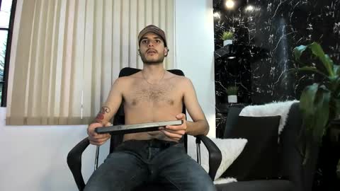 R A F A E L online show from November 2025 09:47:01 PM