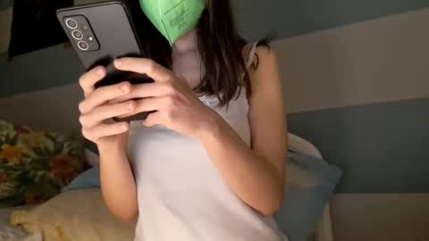 Bella online show from November 2025 08:18:01 PM