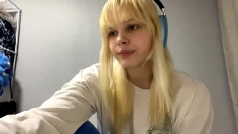 Snapshot of raguellipscombe chatting on April 2026 12:21:02 PM Eshly online show from April 2026 12:21:02 PM