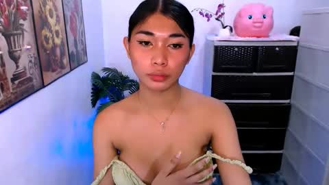 raindrizzle1706 online show from March 2026 06:25:01 PM