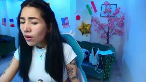 Snapshot of rainy_doll chatting on June 2026 06:40:01 PM Rainy online show from June 2026 06:40:01 PM