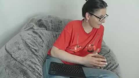    RAMONA Q   online show from April 2026 06:38:01 AM