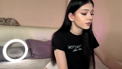 Luna online show from October 2025 03:40:02 PM