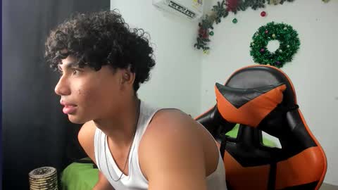 Snapshot of randy_escobar chatting on December 2025 06:35:02 PM randy_escobar online show from December 2025 06:35:02 PM