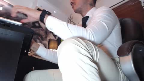 Snapshot of randylukehot chatting on January 2025 06:40:01 PM randylukehot online show from January 2025 06:40:01 PM