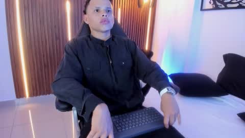 Snapshot of raphael_thomas chatting on October 2025 03:31:01 AM raphael_thomas online show from October 2025 03:31:01 AM