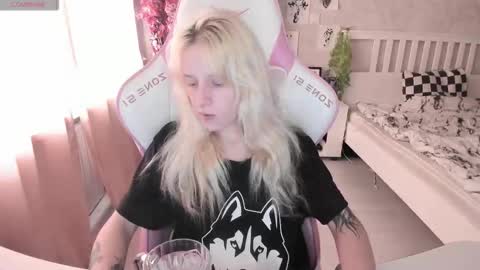 Snapshot of rapunzel_cute chatting on September 2025 01:21:01 PM Rapunzel online show from September 2025 01:21:01 PM