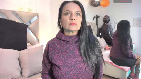 Raquel Moore  online show from October 2025 11:54:02 AM