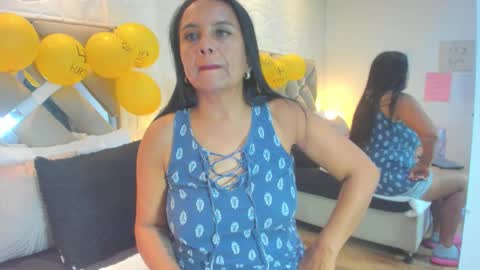 Raquel Moore  online show from December 2025 06:05:02 PM