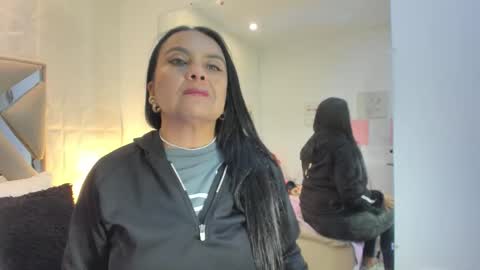 Raquel Moore  online show from March 2026 12:42:02 PM