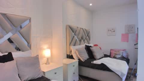 Raquel Moore  online show from March 2026 02:43:01 PM